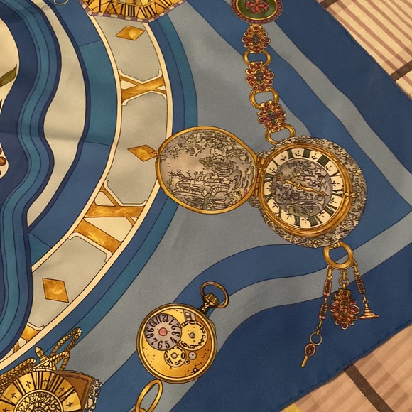 Hermes Rare color La Ronde des Heures Silk Scarf - Picture 3 of 15